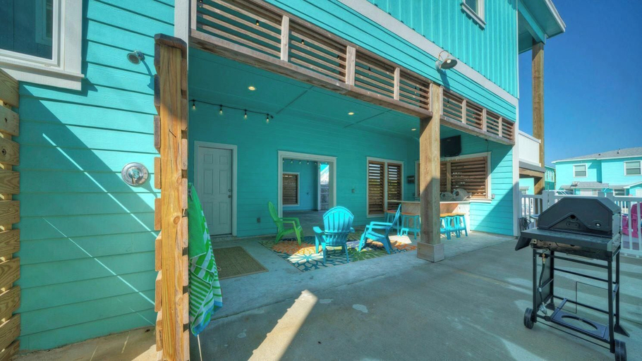 Exterior & Views 2, Private Pool, Covered Patio 4 Blocks to Beach Bourbon Breeze by Avantstay, Nueces