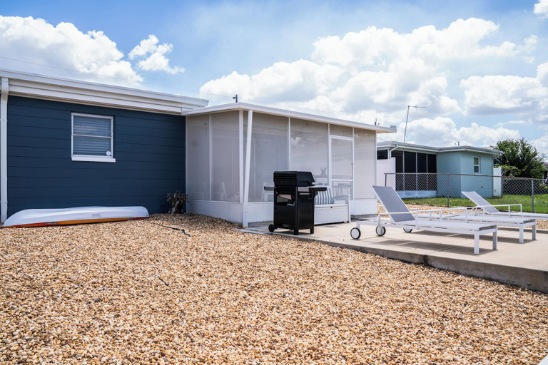 Terrace/patio 2, Mejia’s Little House - Cozy Waterfront Escape, Pasco