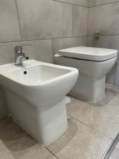 Bathroom 5, toledo's family, Napoli