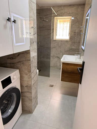 Bathroom 3, luxury studio's J&M, Sarandës