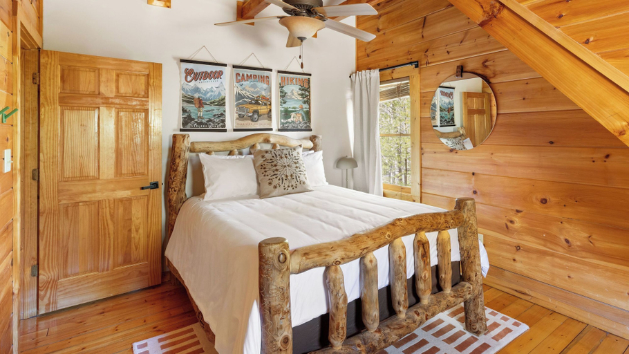 Bedroom 2, Riverbend by Avantstay Redesigned, Hot Tub, Firepit, Billiards Pigeon Forge, Sevier