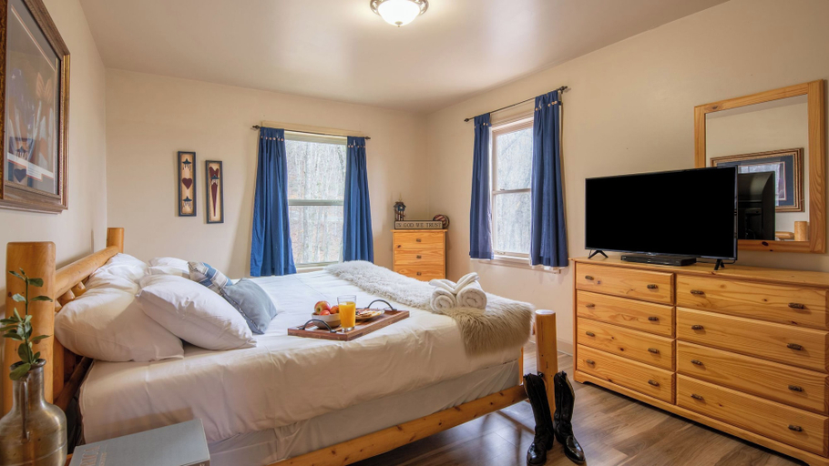 Bedroom 3, Twilight Ridge by Avantstay Mountain Mansion, 20min to Pigeon Forge, Sevier