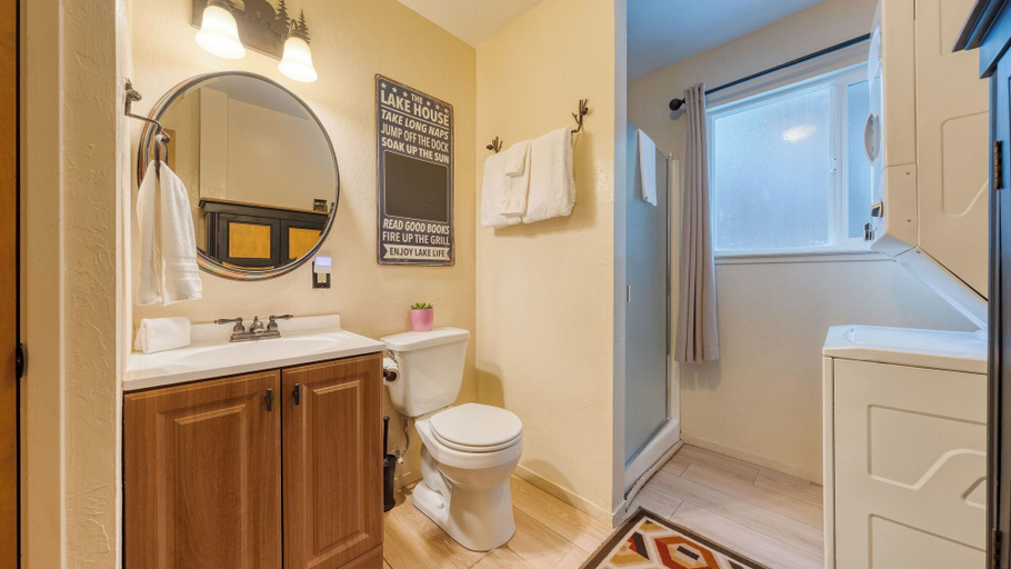 Bathroom 4, Mountain Cabin w/ Fireplace, Balcony & Easy Ski Access Bear Americana, Nevada