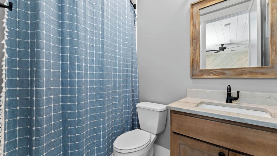Bathroom 4, Luxe Lakefront Lodge w/ Pool, Hot Tub, Theater & Private Dock Sleeps 21, Catawba