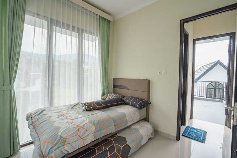 Others 4, Asri Panderman Villa J-3, Malang