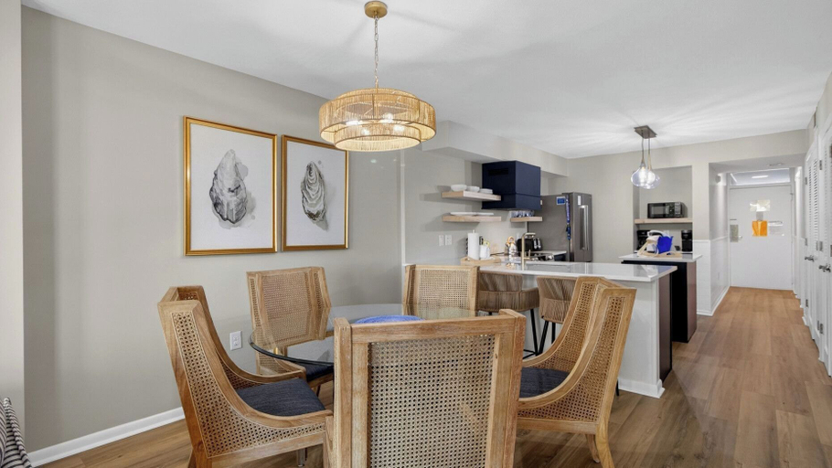 Others 5, Beachfront, Pool Access, Balcony w/ Oceanview 222 D Shipwatch by Avantstay, Charleston