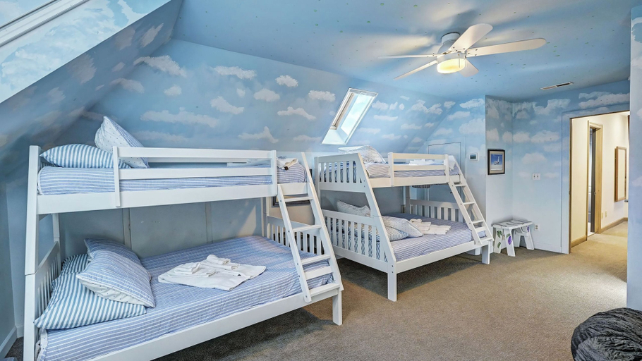 Bedroom 3, Landover Lodge by Avantstay Waterfront + Dock, Iredell