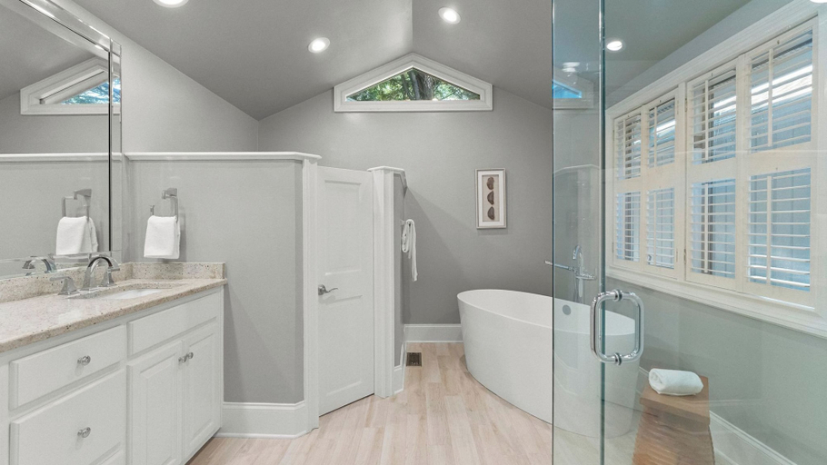 Bathroom 4, Modern Masterpiece by Avantstay Waterfront + Private Dock, Lincoln