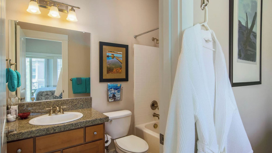 Bathroom 4, Moonlight by Avantstay Modern Home w/ Views & Direct Access to Rockaway Beach, Tillamook