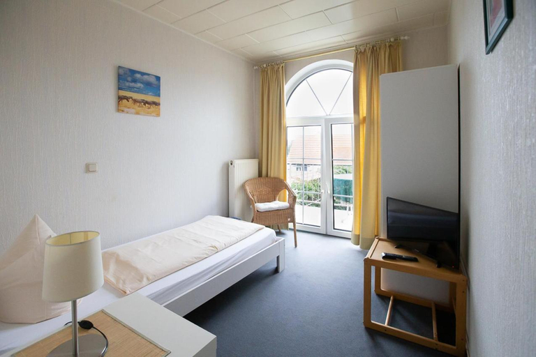 Bedroom 3, Hotel Schlosshof Dolgesheim, Mainz-Bingen