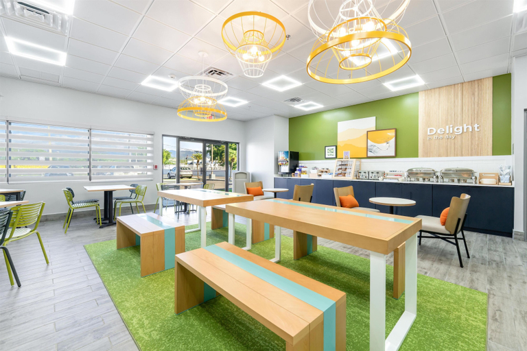 Food & Drinks 4, Spark by Hilton Ponce
