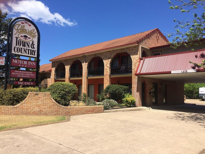 Exterior & Views