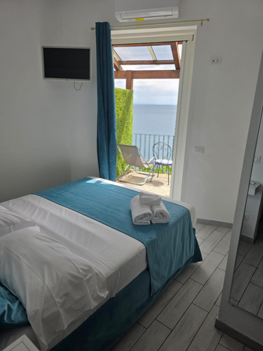 Bedroom 2, Bed and Breakfast Da Claudio, Salerno