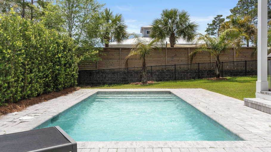 Sport & Beauty, 30A Good Vibes by Avantstay Private Pool + Bikes + Golf Cart Beach Access, Walton