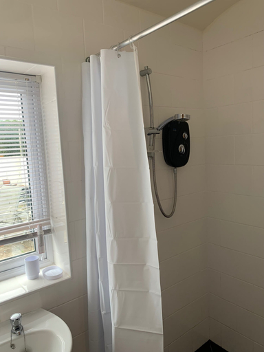 Bathroom 3, Cozy Coastal Apartment in Kilgetty With Views, Pembrokeshire