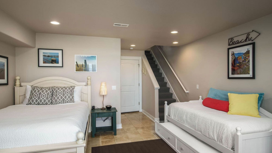 Bedroom 3, Moonlight by Avantstay Modern Home w/ Views & Direct Access to Rockaway Beach, Tillamook