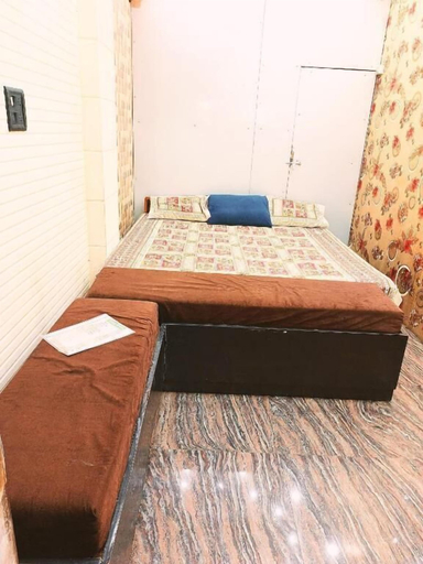 Room 2, Atharv Paying Guest House, Varanasi