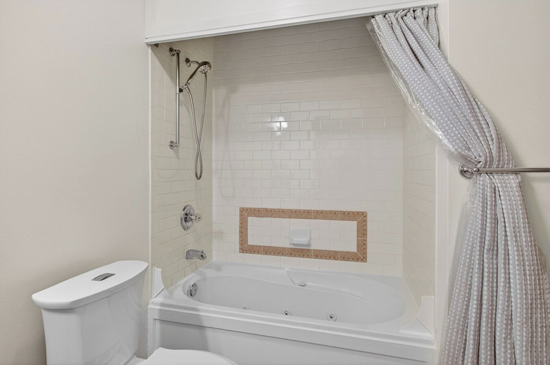 Bathroom 2, Les Manoirs Unit 9, Les Laurentides