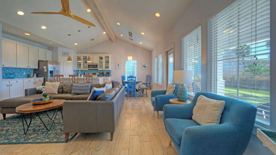Interior 5, Mustang Royale by Avantstay Port A Beachside Oasis Pond Views + Pool + Boardwalk Access, Nueces