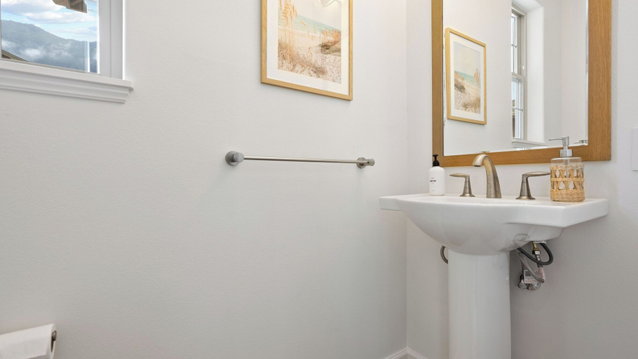 Bathroom 4, Mauna View by Avantstay 10min to Beach, Backyard, Honolulu