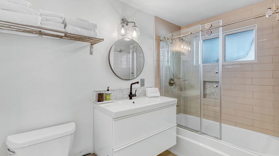Bathroom 4, Stone Lagoon by Avantstay Steps to the Beach + Backyard Oasis!, Orange