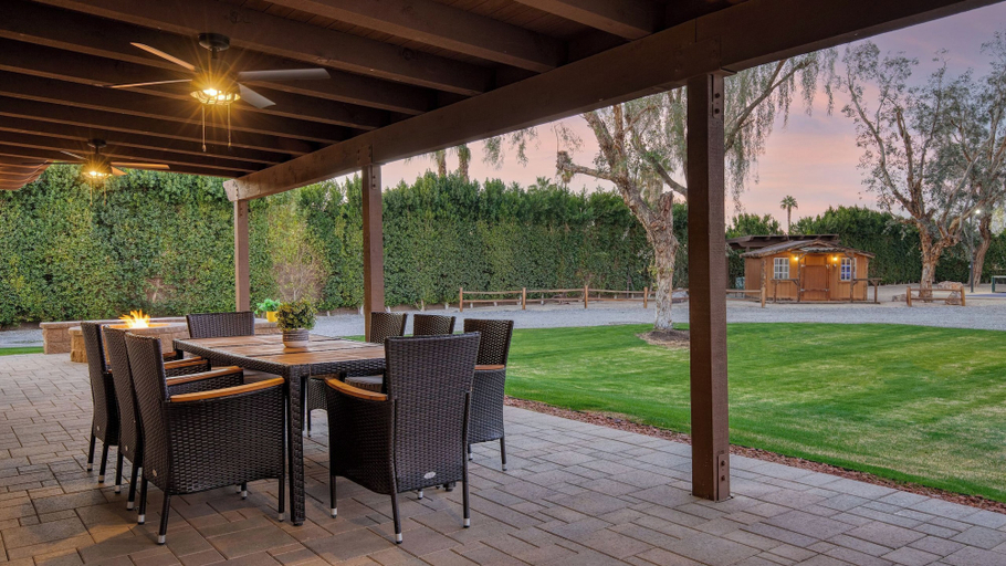 Food & Drinks, Pool, Sports Court, Game Garage, & Fire Pit Olivano Ranch by Avantstay, Riverside