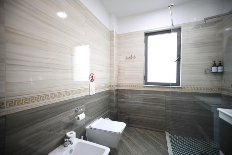 Bathroom 3, Villa Reve de Tirana, Tiranës