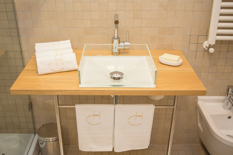 Bathroom 5, Hotel del Conte, Latina