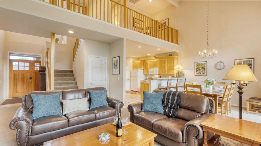 Others 5, Deck + Hot Tub Community Golf Course Forest Ridge Loop, Deschutes
