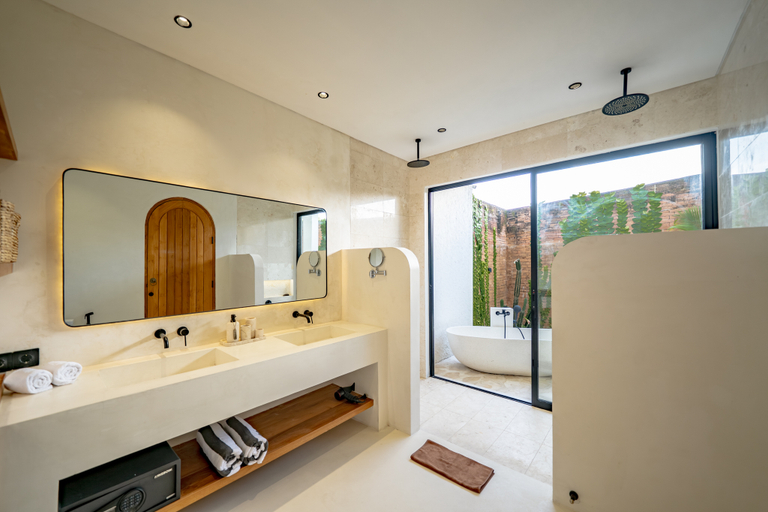 Bathroom 5, Casa Degaz Canggu, Badung
