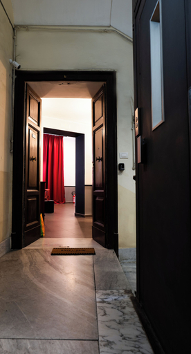 Interior entrance 5, LH51 Urban Suite, Napoli