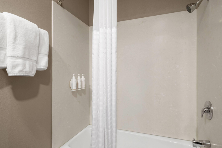 Bathroom 4, Travelodge by Wyndham Eureka, Humboldt
