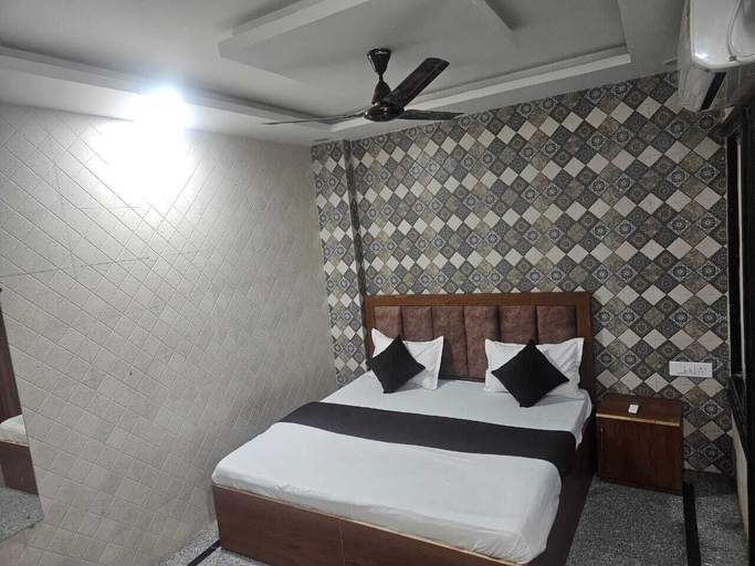 Room 4, Shree Vindhyavasini Residency, Mathura