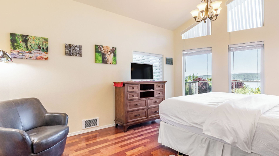 Bedroom 3, Harborview Getaway by Avantstay Walk to Beach, Island