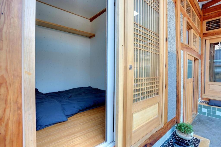 Bedroom 2, Guma Modern HanokStay, Buk