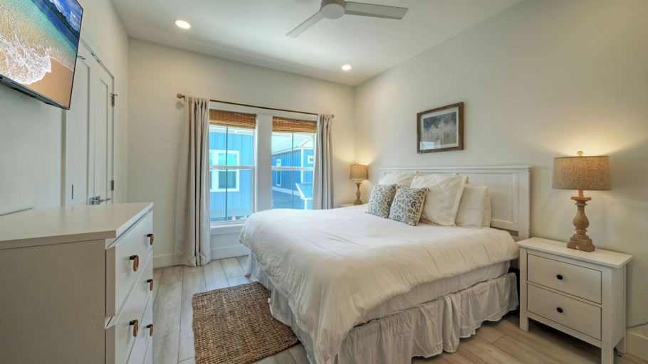 Bedroom 3, Luxury 4bdr Beach Retreat w/ Private Pool Walk to Dining + Shops Shore Thang, Nueces