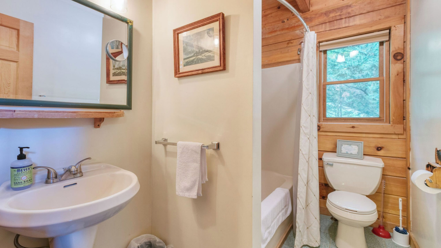 Bathroom 5, Mountain Gem by Avantstay Incredible Views, Haywood