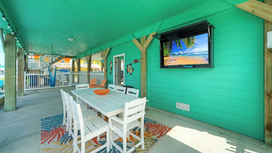 Food & Drinks 5, Mins to Beach + Private Pool Golf Cart Zone Game Room Sleeps 12, Nueces