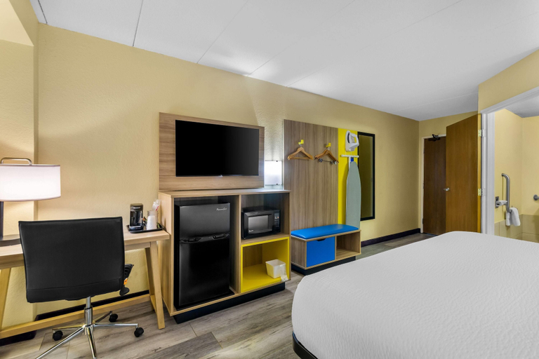 Bedroom 3, Days Inn by Wyndham Minot, Ward