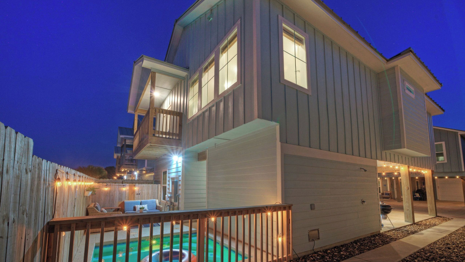 Exterior & Views 2, Luxury 4bdr Beach Retreat w/ Private Pool Walk to Dining + Shops Shore Thang, Nueces
