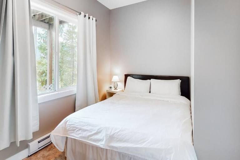 Room 3, IKES Retreat, Kootenay Boundary