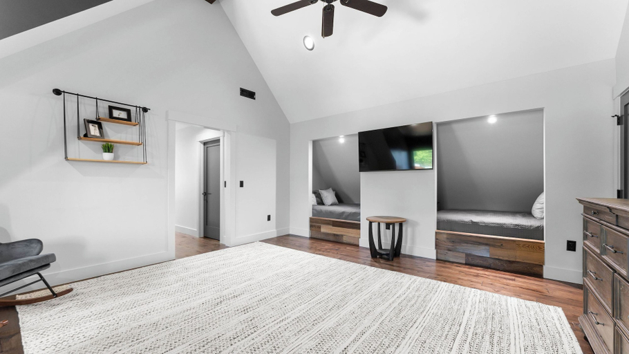 Bedroom 3, Gray Fox Lodge by Avantstay Waterslide Pool, Theater Sleeps 21, Catawba