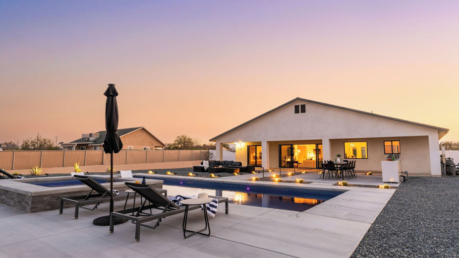 Exterior & Views 2, Bocce, Pool+spa, Game Room, Firepit Modern Oasis Yucca Haven by Avantstay, San Bernardino