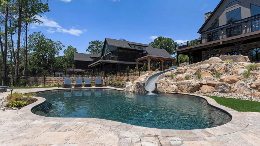 Sport & Beauty 5, Gray Fox Lodge by Avantstay Waterslide Pool, Theater Sleeps 21, Catawba