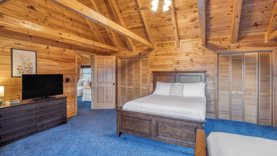 Bedroom 2, Leyland by Avantstay Cabin Mansion w/ Views, Buncombe