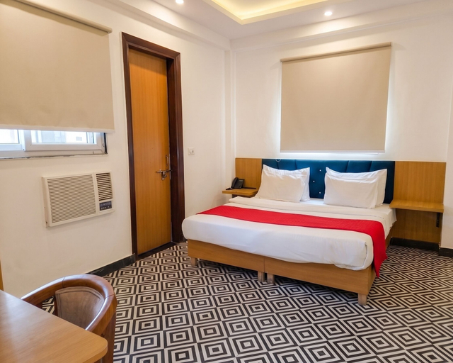 Room 2, OnlyStay Snap Hotel, Gautam Buddha Nagar