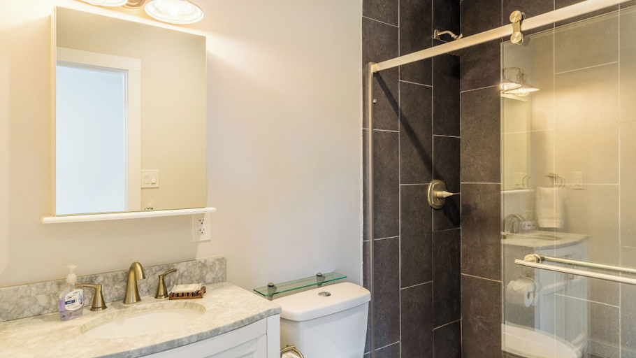 Bathroom, Chateau Coho by Avantstay Easy Beach Access, Island