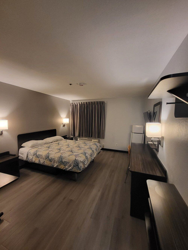 Room 5, Hotel Blu, Boone
