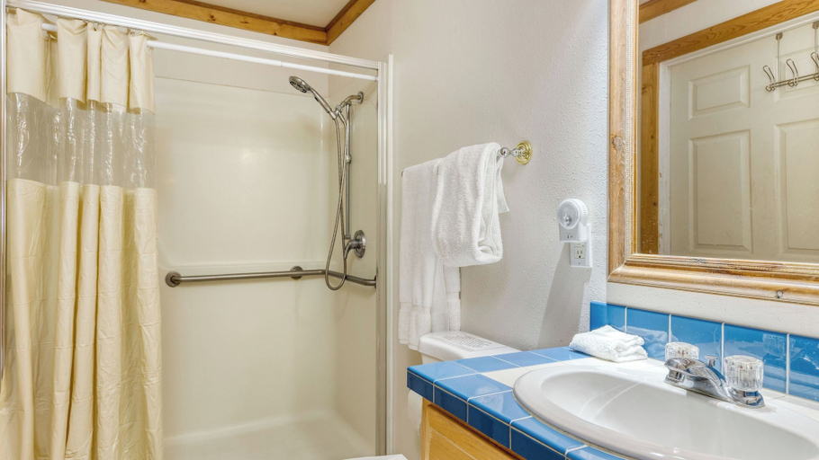 Bathroom 4, Cove Cottage by Avantstay Waterfront Views + Spa, Island