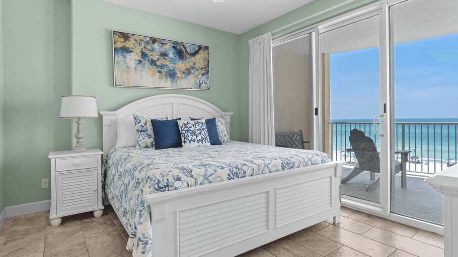 Bedroom 3, Beach Breeze by Avantstay Beachfront, Beach Chairs Included, 2 Pools!, Bay